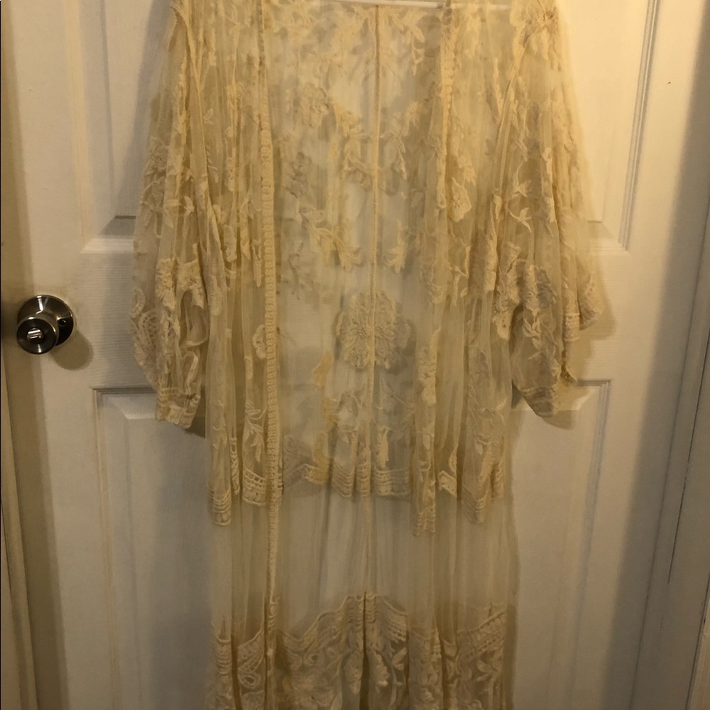 LOOSE FITTING KIMONO CARDIGAN.